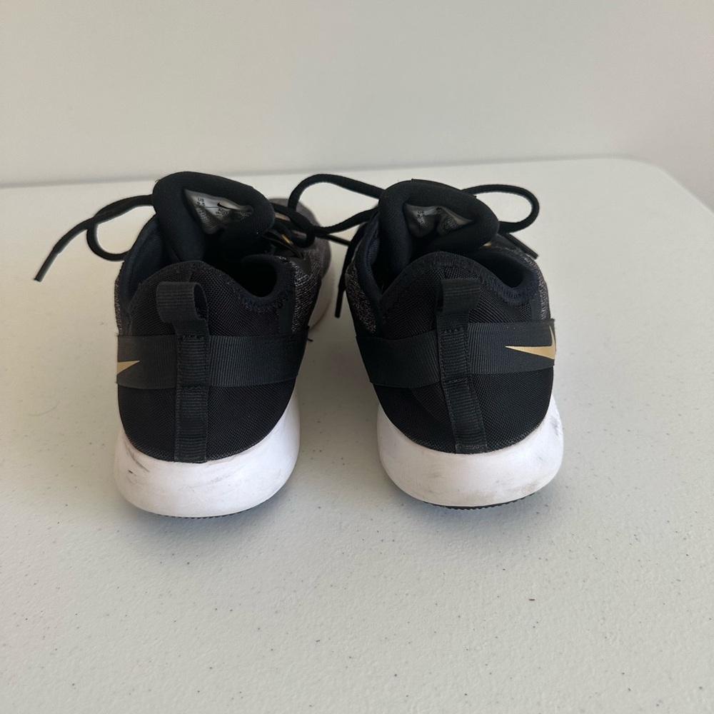 Women’s‎ 9.5 Nike Flex TR 9 Gunsmoke and Gold Sneakers - Picture 7 of 8